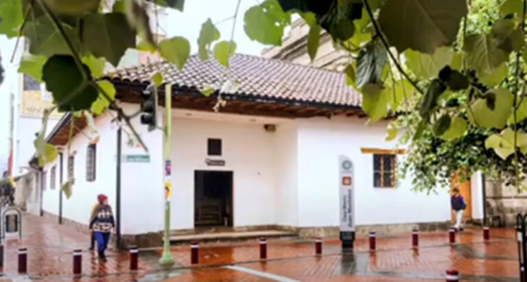 DESCUBRIENDO-LOS-SECRETOS-DE-LA-CASA-DE-MONTALVO