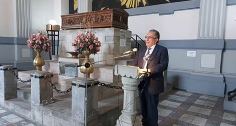 HOMENAJE-AL-EGREGIO-ESCRITOR-DR-ALFONSO-RUMAZO-GONZÁLEZ